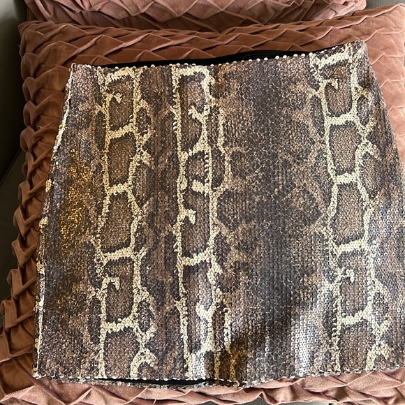 Bebe Sequin snake print mini skirt , XS. - Picture 2 of 3